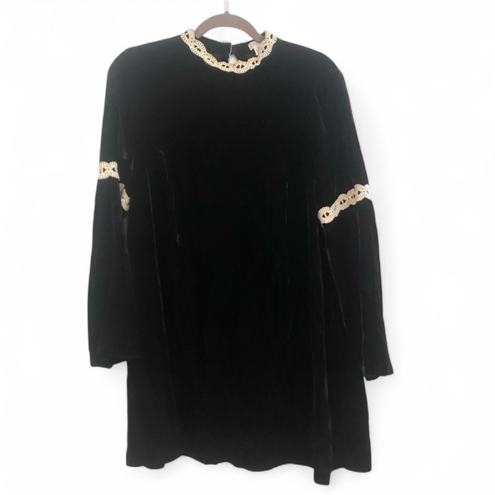 COOPERATIVE BLACK VELVET LONG SLEEVE WHITE LACE TRIM COLLAR MINI DRESS LARGE